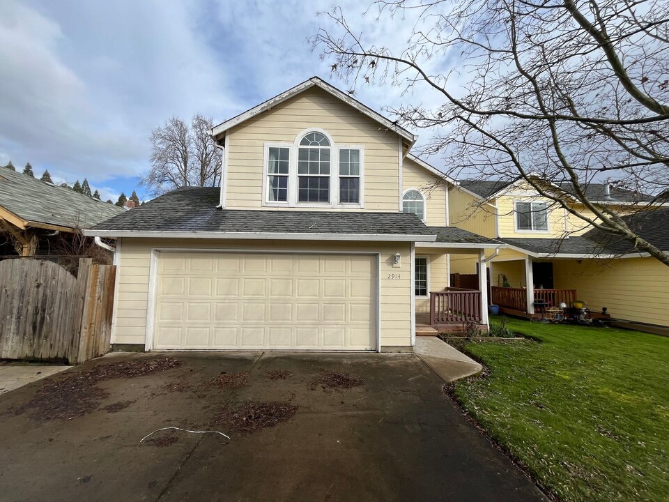 2914 SW 214th Ave in Beaverton, OR - Building Photo