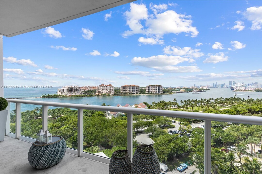 100 S Pointe Dr, Unit 1102/03 in Miami Beach, FL - Building Photo