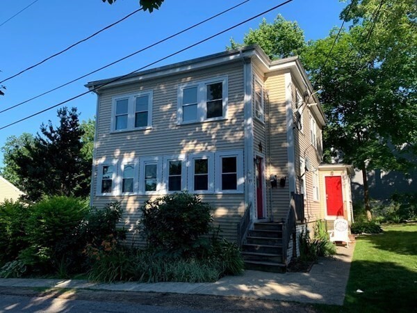 75 Hammond St in Bridgewater, MA - Building Photo