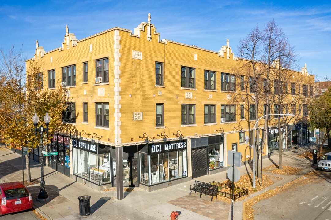 2832-2836 W Devon Ave in Chicago, IL - Building Photo