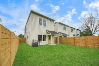 7544 Charlie St in Houston, TX - Building Photo - Building Photo