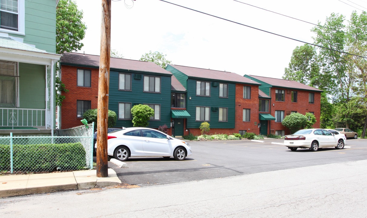 Carnegie Apartments in Carnegie, PA - Foto de edificio