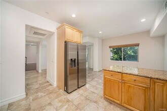 10808 Kling St in Los Angeles, CA - Building Photo - Building Photo