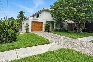 1140 5th St S in Naples, FL - Building Photo