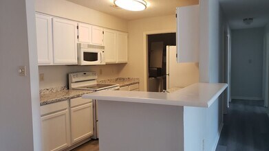1563 N King St in Hampton, VA - Building Photo - Building Photo