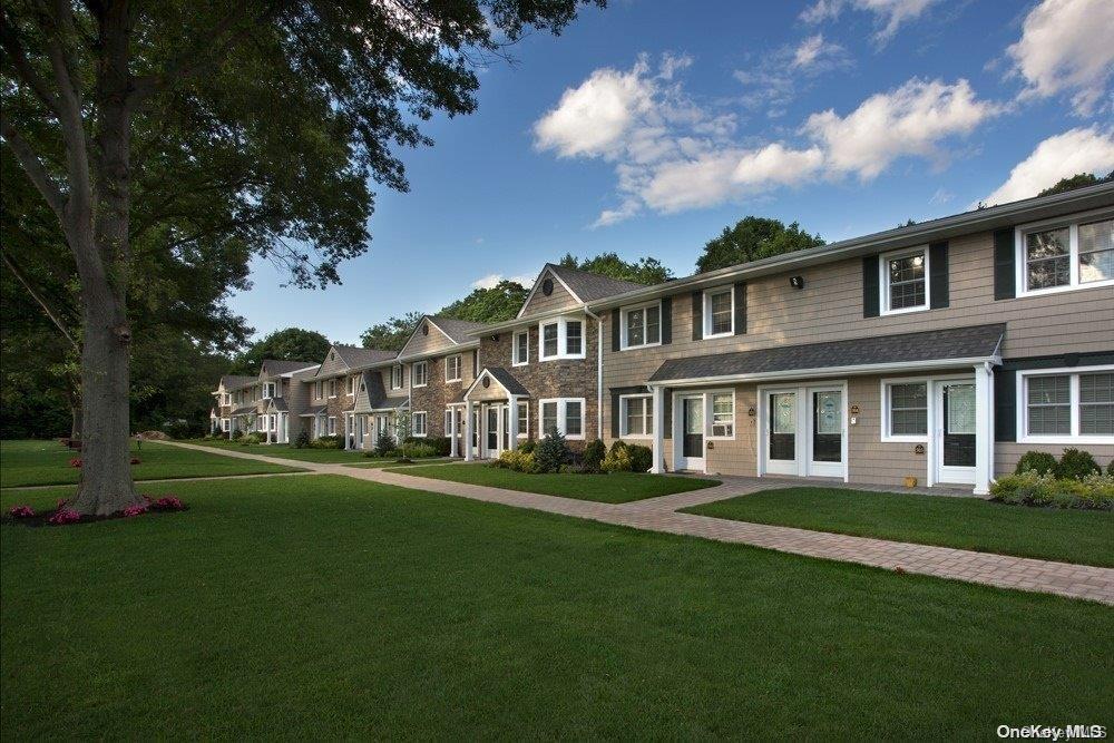 105 Tudor Ln-Unit -105 in Middle Island, NY - Building Photo