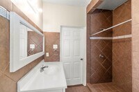 1914 Hardy St photo'