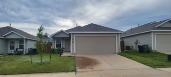 3155 Helix Bay Dr in Crandall, TX - Building Photo