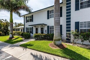 761 W Elkcam Cir in Marco Island, FL - Building Photo
