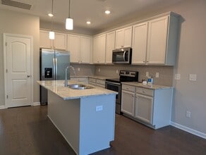 204 Netherlands Blvd in Lebanon, TN - Foto de edificio - Building Photo