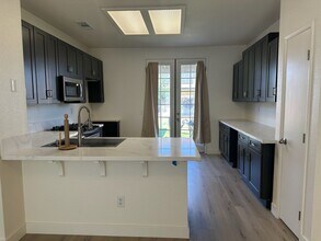 2248 E La Vida Ave in Visalia, CA - Building Photo - Building Photo