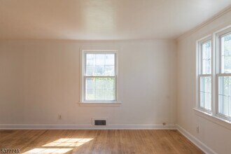 176 Woodland Ave in Verona, NJ - Building Photo - Building Photo