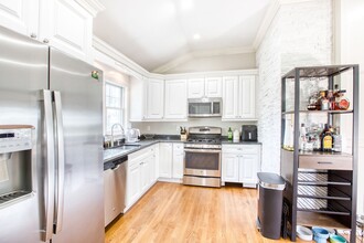 16 Lloyd Rd in Norwalk, CT - Building Photo - Building Photo