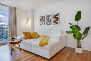 1200 Brickell Bay Dr in Miami, FL - Building Photo