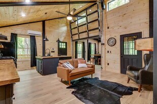 4945 Ledford Rd in Cosby, TN - Building Photo