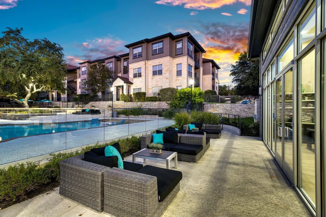 Laurel Canyon Apartments in San Antonio, TX - Foto de edificio