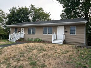 75 Grace St in Fairfield, CT - Building Photo - Building Photo