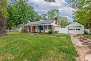 134 Berkeley Ln in Williamsburg, VA - Building Photo