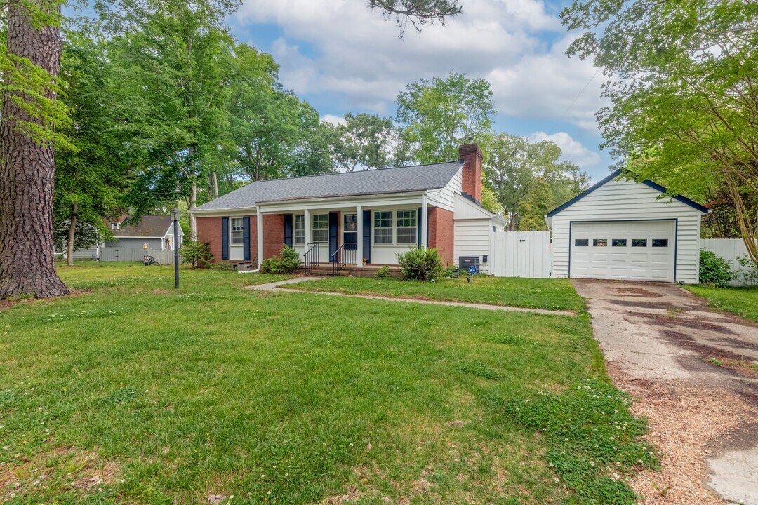 134 Berkeley Ln in Williamsburg, VA - Building Photo