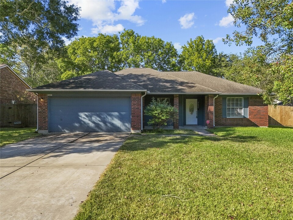 2826 Wood Hollow Dr in League City, TX - Building Photo