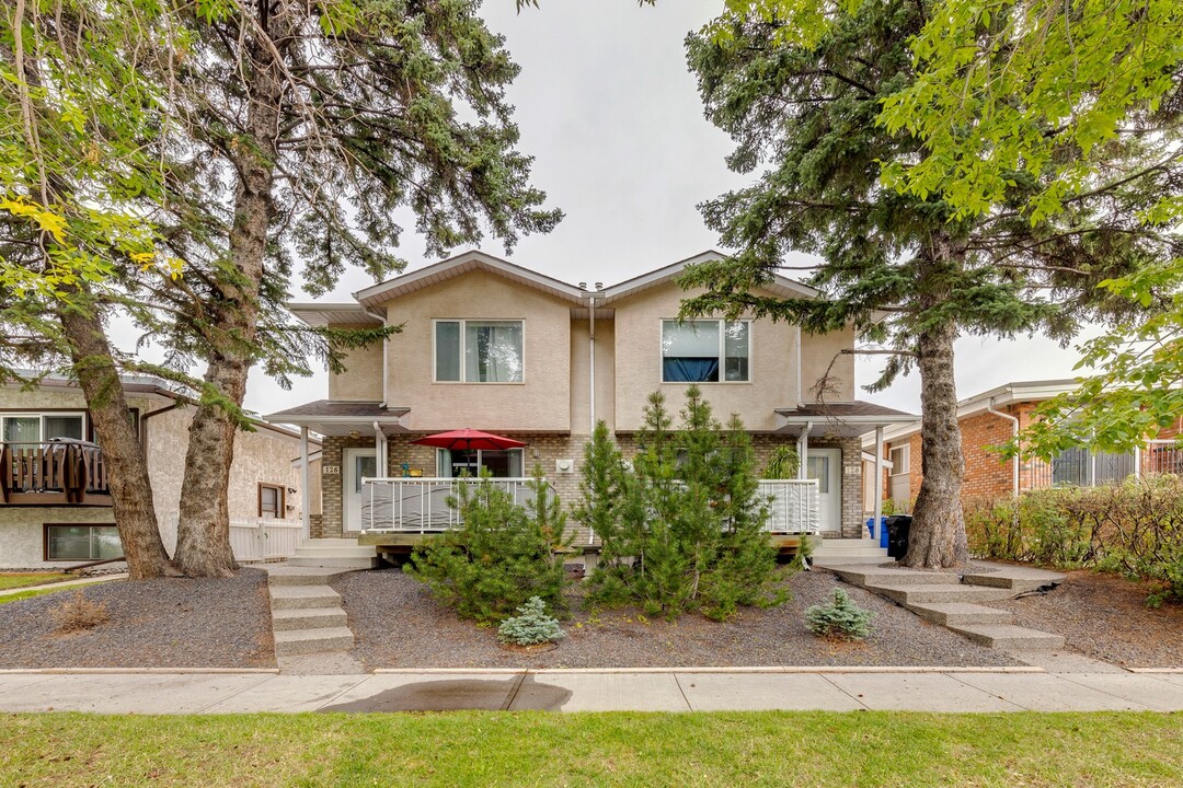 126-128 12 Av NE in Calgary, AB - Building Photo