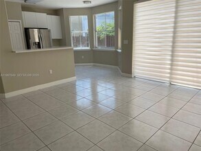 11042 NW 48th Ln in Doral, FL - Building Photo - Building Photo