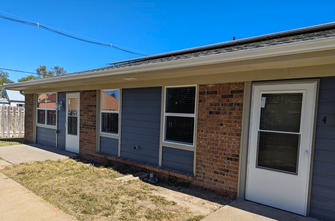 O’Loughlin Village in Lakin, KS - Foto de edificio