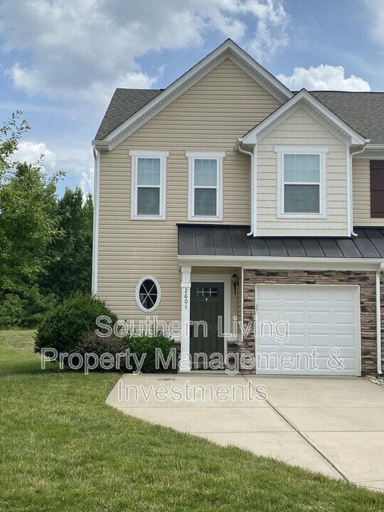 2601 Silverthorn Dr in Charlotte, NC - Building Photo
