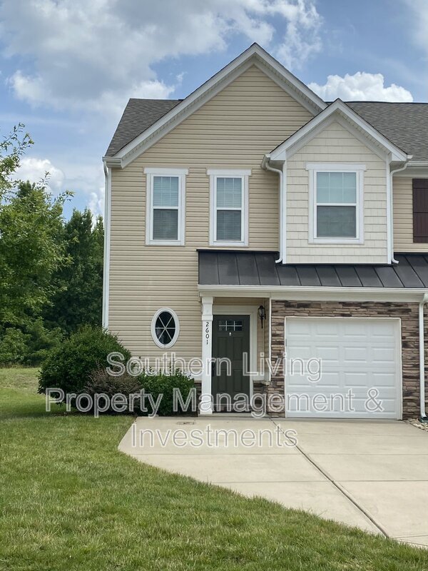 property at 2601 Silverthorn Dr