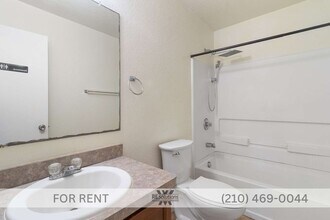 203 Shadbush St in San Antonio, TX - Building Photo - Building Photo