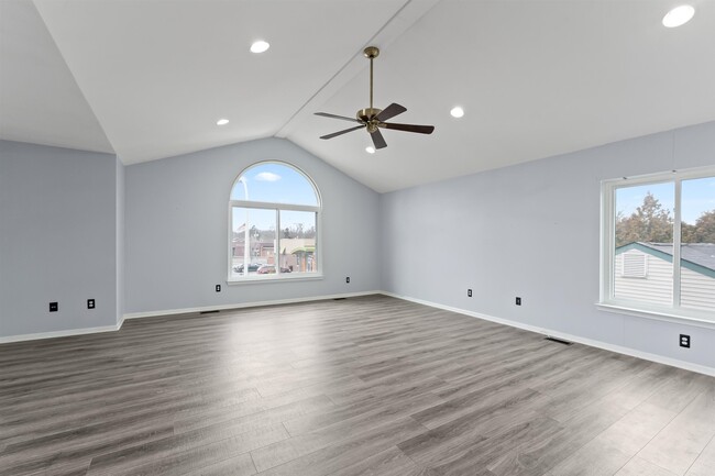 512 W 12 Mile Rd, Unit Apt 2