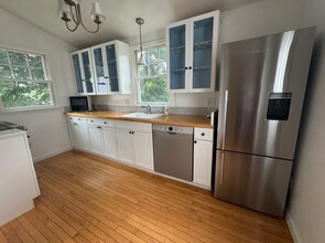 16 Colburn St in Westwood, MA - Building Photo - Building Photo