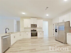 617 Mountain Oaks Pkwy in Stone Mountain, GA - Foto de edificio - Building Photo