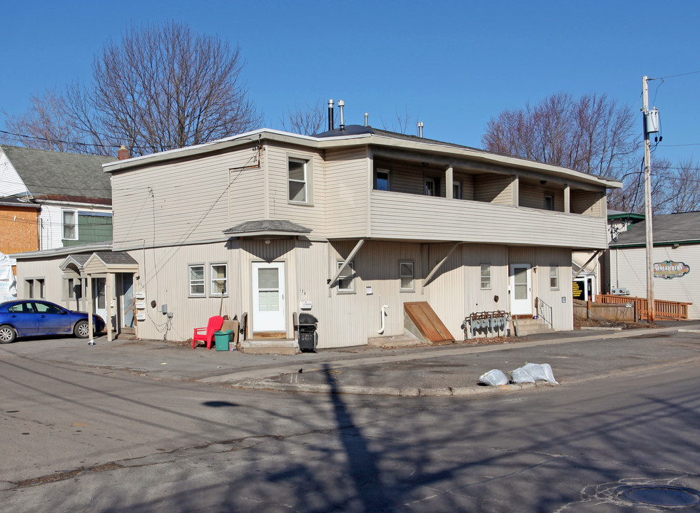 172 W 1st St in Fulton, NY - Building Photo