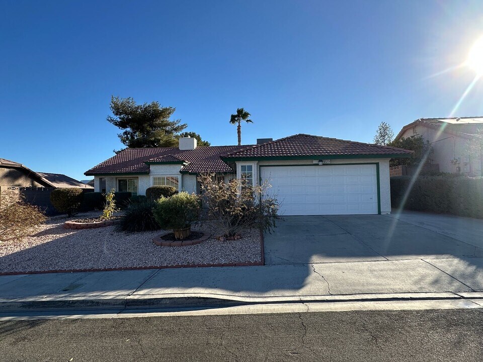 2825 Shenandoah Ave in Henderson, NV - Building Photo