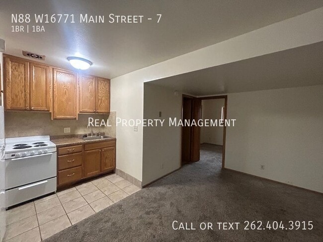 N88W16771-W16771 Main St in Menomonee Falls, WI - Building Photo - Building Photo