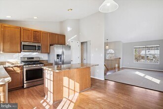 102 W Deer Park Rd in Gaithersburg, MD - Building Photo - Building Photo