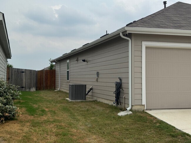 9726 Mill Dam in San Antonio, TX - Building Photo - Building Photo