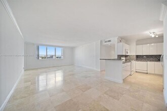 1500 Bay Rd, Unit S-1478 in Miami Beach, FL - Building Photo - Building Photo