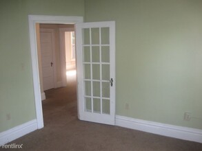 919 13th St-Unit -Apt 2 in Huntington, WV - Foto de edificio - Building Photo
