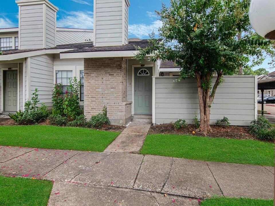 11917 Bob White Dr in Houston, TX - Building Photo