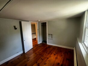 19 Exeter Rd in Newmarket, NH - Building Photo - Building Photo