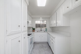 Peninsula Villas in Rancho Palos Verdes, CA - Building Photo - Interior Photo