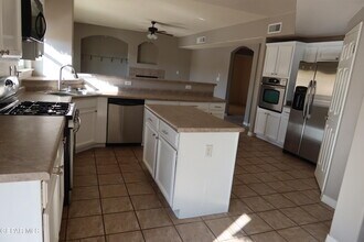 943 Via Descanso Dr in El Paso, TX - Building Photo - Building Photo