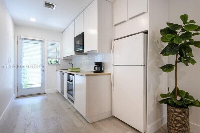 439 NE 17th Way in Fort Lauderdale, FL - Building Photo - Building Photo