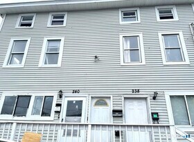 240 Wood Ave in Bridgeport, CT - Building Photo