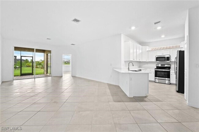 2616 Vine Ave in Naples, FL - Building Photo - Building Photo