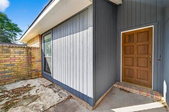 5530 Oak Falls Dr in Houston, TX - Building Photo - Building Photo