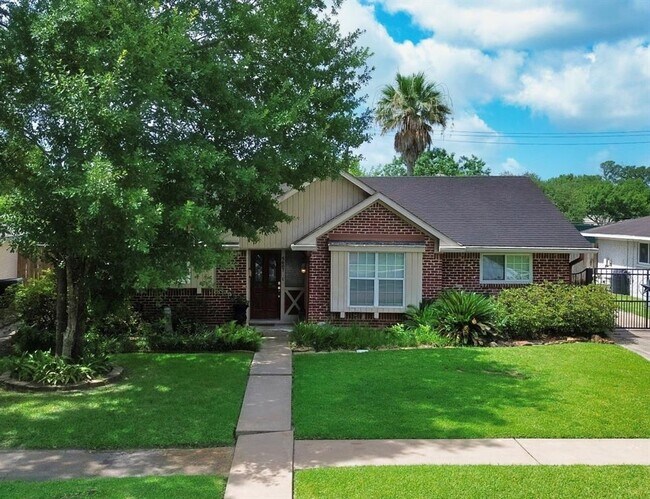 5607 Braesvalley Dr in Houston, TX - Building Photo - Building Photo
