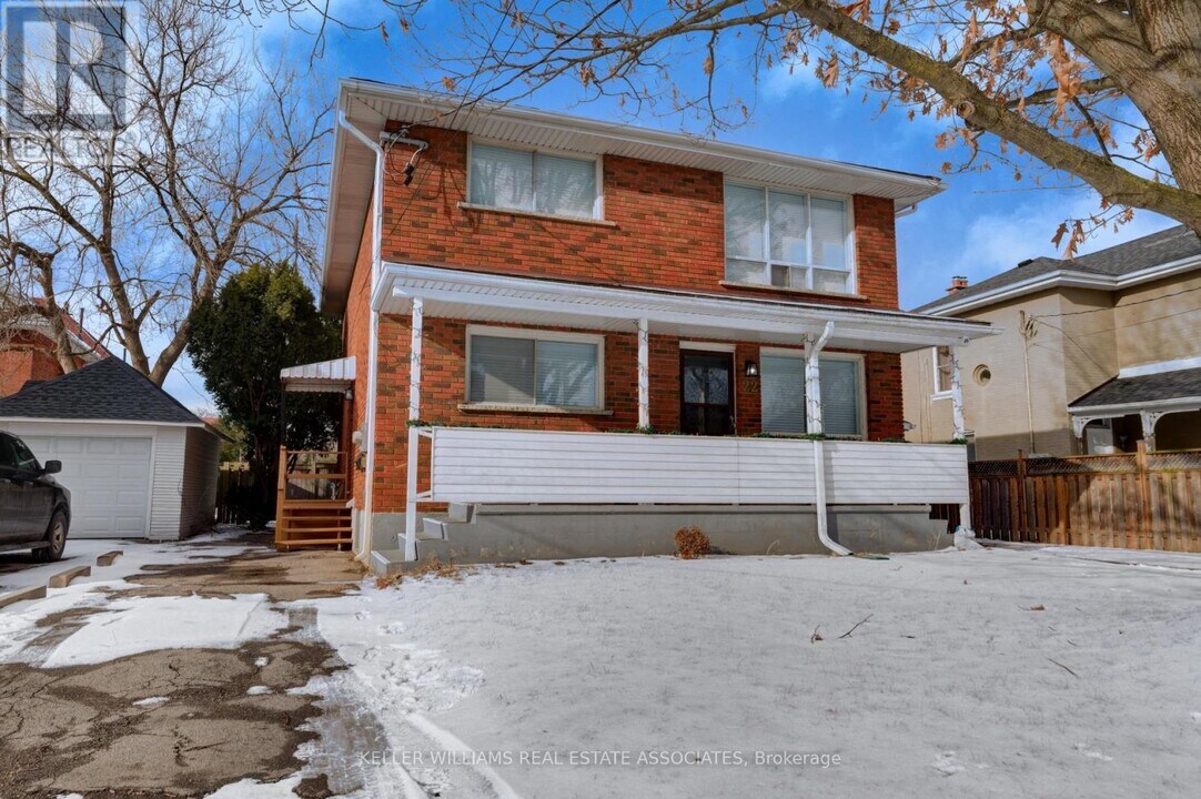 22 St James St in Brantford, ON - Building Photo